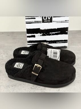 New DV By Dolce Vita Women’s cozy slide black Size 9 New In Box Cozy Slip On